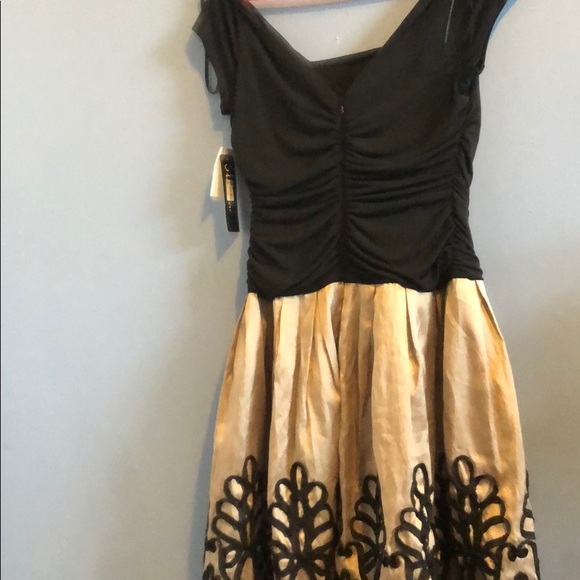 Woman dress - Picture 2 of 6